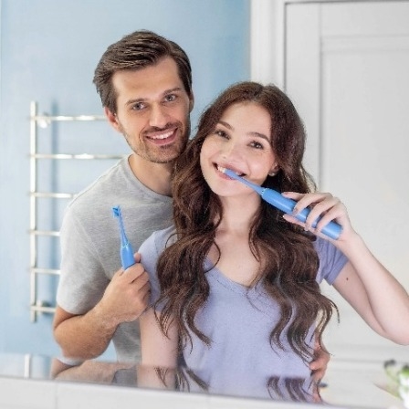 Как правильно чистить зубы электрической щеткой: инструкция и рекомендации от Amway